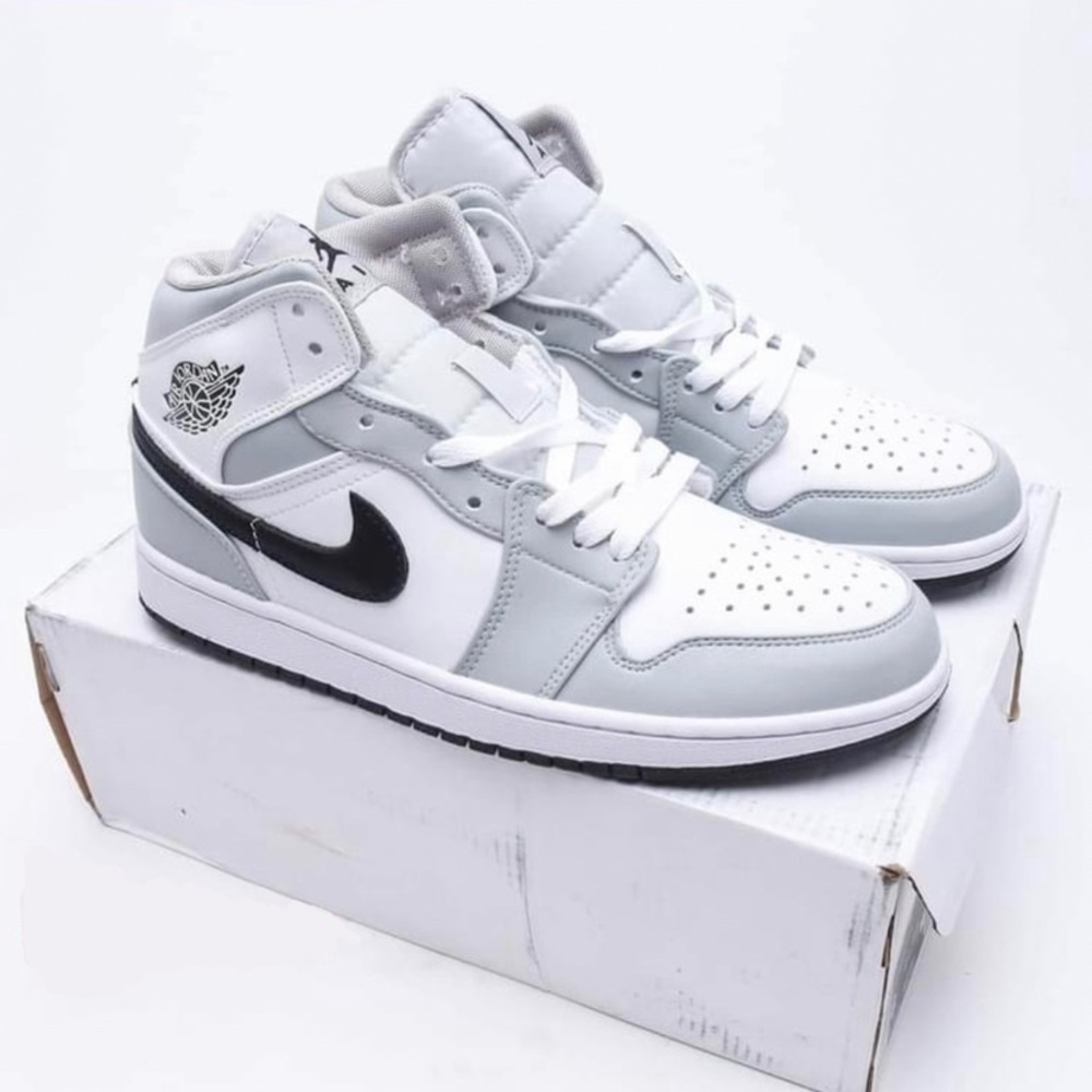 1:1 dup3 Nike Air Jordan 1 Mid shoes Sz: 5y or 6.5 womens
